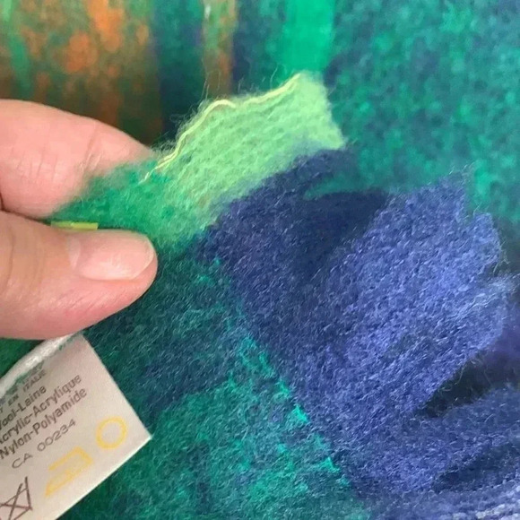 Vintage Italian made wool blend  heavy winter scarf, 12” by 62” - Picture 4 of 4